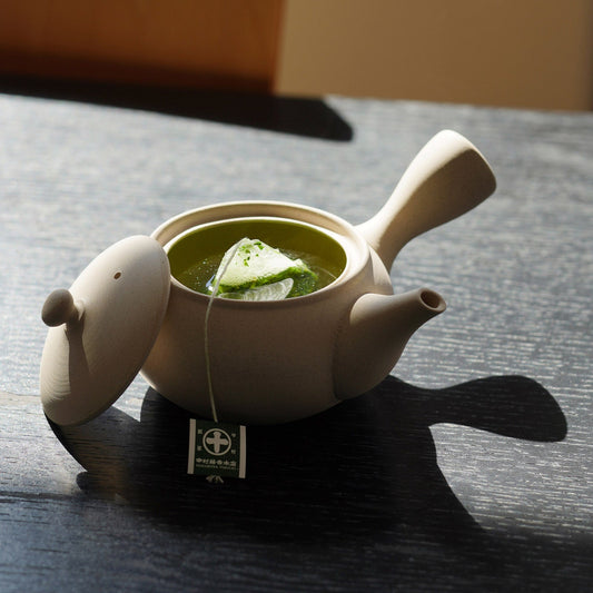 “深まる秋に、やさしく寄り添うお茶時間”