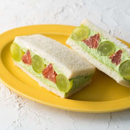 抹茶クリームのフルーツサンド— 春のやさしい甘さを、抹茶とともに —