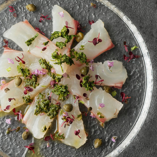 食べるお茶、新茶葉ドレッシングで仕立てる 鯛のカルパッチョ