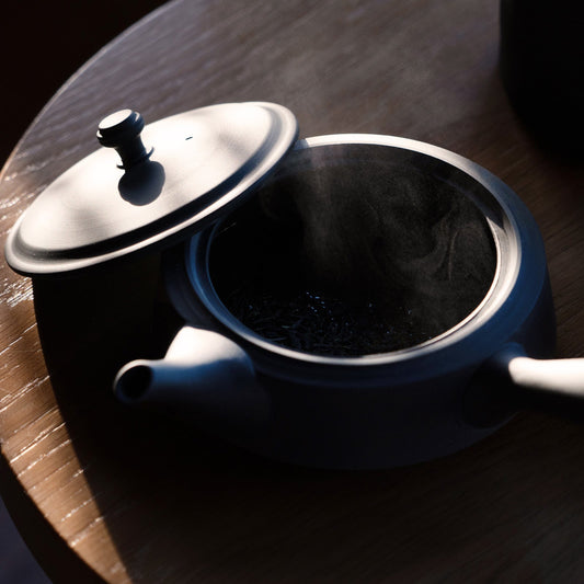 お茶の湯気で、心を整える。