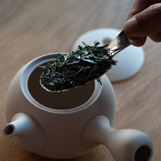 春はもうすぐ。でも、まだ冬のお茶を大切にしたい