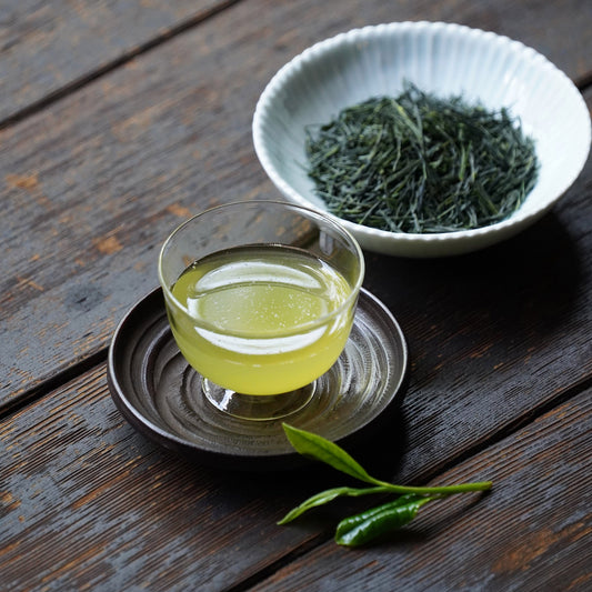 新茶の一煎目を楽しむ朝
