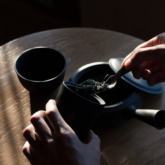 お客様を迎えるお茶の出し方。やさしい心づかいと一杯のおもてなし