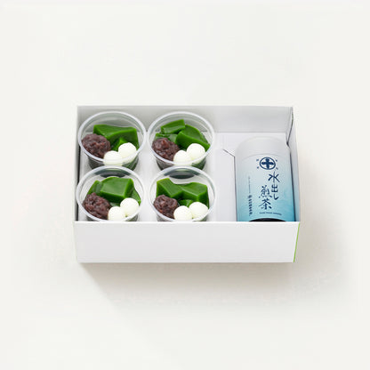 冷たくぷるんとした口当たりの生茶ゼリイ［抹茶］と、季節限定の水出し煎茶。
涼やかなひとときを楽しむ、夏の定番の詰め合わせ。