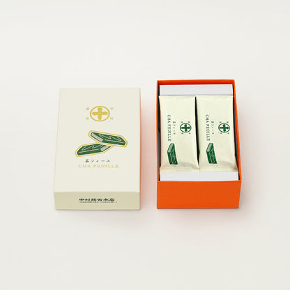 京都 宇治 中村藤吉本店の茶フィーユ。手摘み碾茶（抹茶）のクレープ生地と、重厚な抹茶の旨味が重なる抹茶スイーツ箱入り。