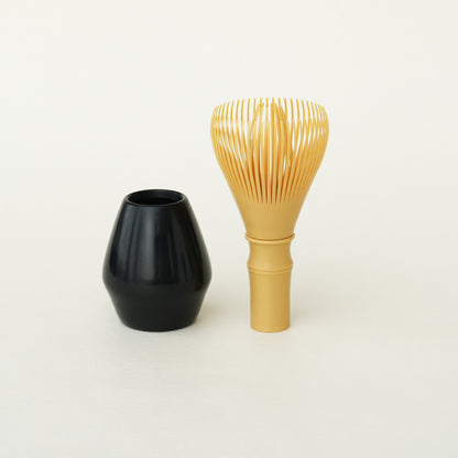 毎日の抹茶時間を、もっと気軽に楽しめるお手入れしやすい『オリジナル樹脂茶筅』。
繰り返し使用しても折れ曲がりにくく、分解して隅々まで洗浄できます。