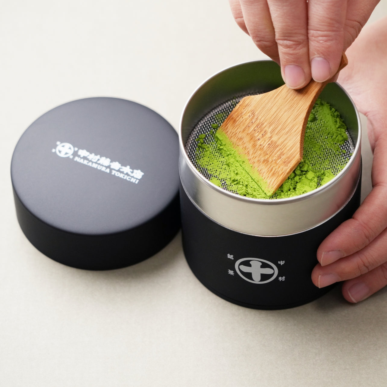まると抹茶篩缶