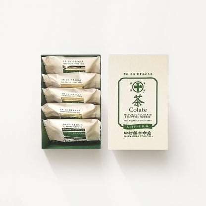 分厚いホロホロ焼きショコラを、ザクザク食感のクッキーでサンドした抹茶ショコラサンドクッキー,茶Colate［抹茶］