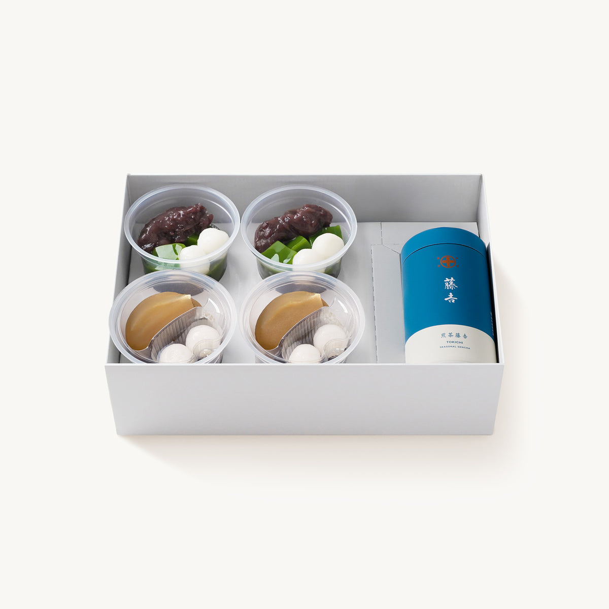 ほっくりとした栗になめらかな白いんげん豆を練り合わせた特製餡。
ゼリイは濃いめに抽出したほうじ茶を飲む時の味わいそのままに。
ほうじ茶でしかできない実りの秋のペアリング。

秋までじっくりと熟成させ、キリッと煎茶らしい苦味とコクと深みを引き出した『［煎茶］藤吉』の詰合せ。