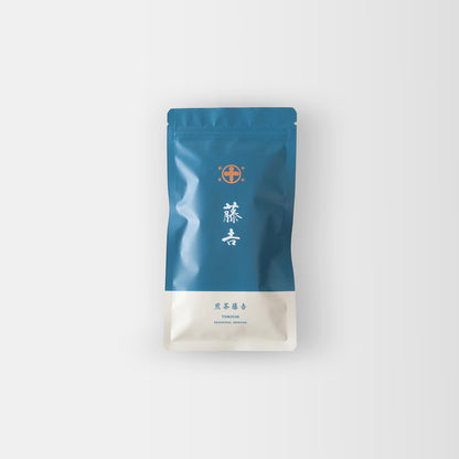 京都 宇治 中村藤吉本店「藤吉シリーズ」の「煎茶 藤吉」50g。標高が高く、寒暖差の大きい地域で栽培された煎茶を、秋までじっくりと熟成させ、コクと深みを引き出したお茶。