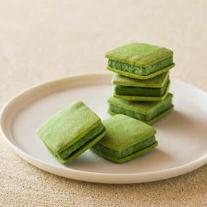分厚いホロホロ焼きショコラをザクザク食感のクッキーでサンドした抹茶ショコラサンドクッキー,茶Colate［抹茶］